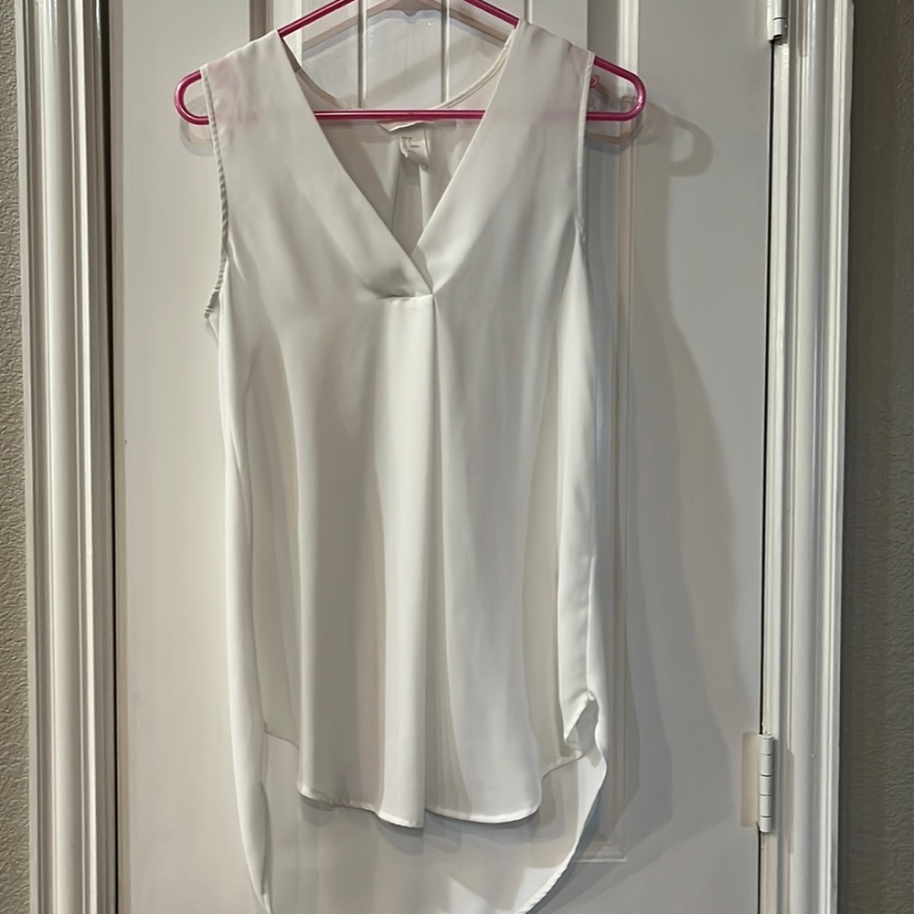 Sleeveless blouse. Cream. Size 4.
